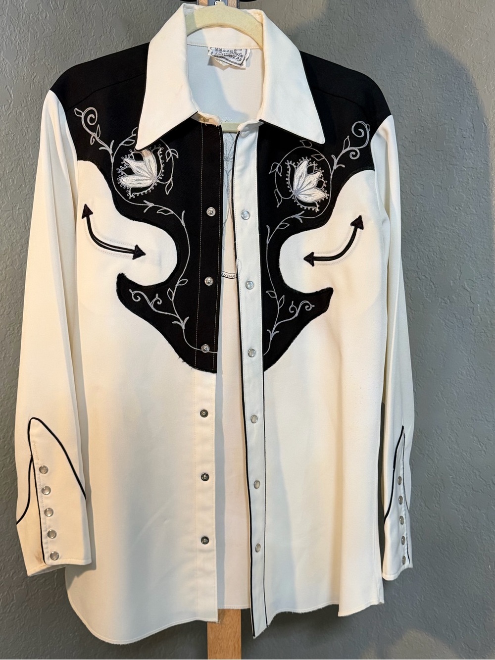 Vintage Men's Western Embroidered Snap Shirt - Black & White